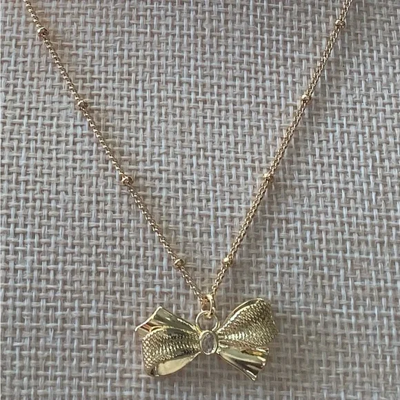 Elegant Gold Bow Necklace - Picture 1 of 2